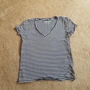Women's Everlane T-Shirt - Medium